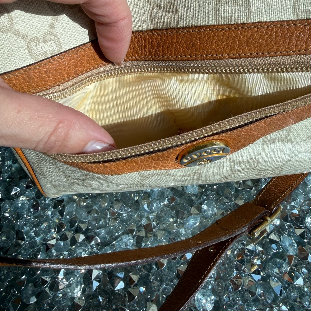 EUC Gucci Plus  Monogram crossbody bag - Picture 5 of 8